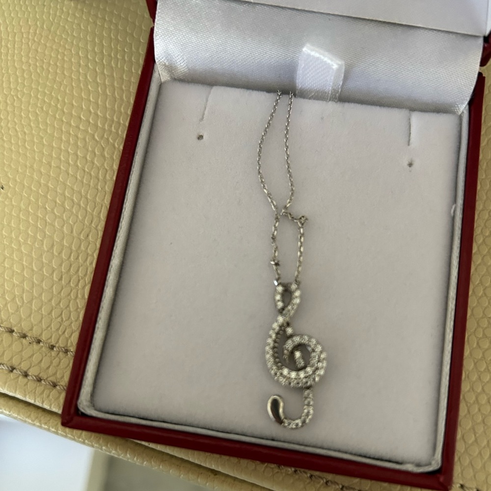 Music note necklace